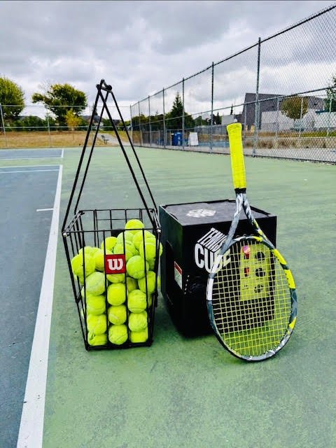 Practice tennis alone: gear and equipment